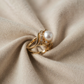 Elegant ring with pearl and gold