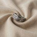 Elegant white gold and zirconia ring