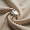 Ring with baroque pearl look in rope frame