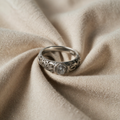 Elegant silver ring with zirconia