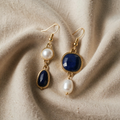 Timeless earrings with blue stones