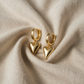 Bianca – gold-coloured earrings with smooth heart charm