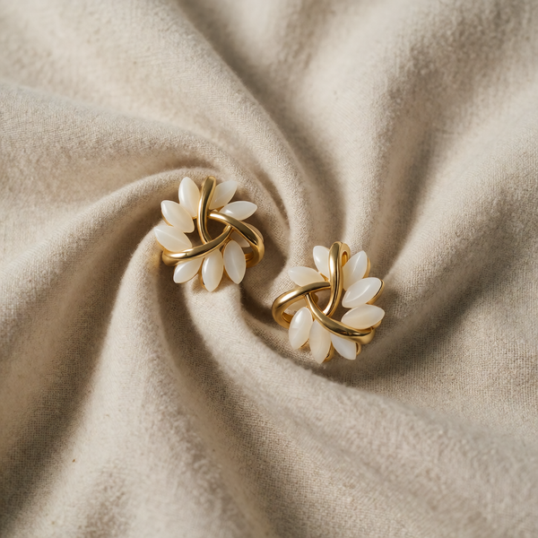 Emilia – Gold-Coloured Earrings with Floral Wreath Look
