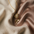 NECKLACE WITH THE ETERNAL ROSE