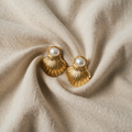 Toma – Gold-coloured Shell Earrings with Pearl Effect
